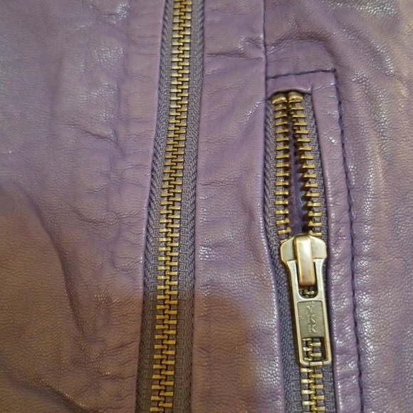 Veagan Leather Vest - Picture 2 of 5